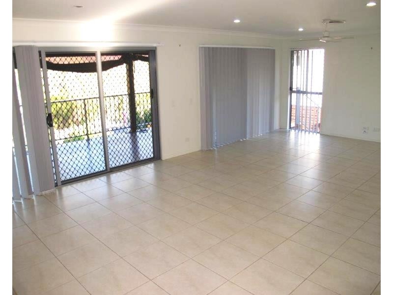 4 Carlsson Place, Kirkwood QLD 4680