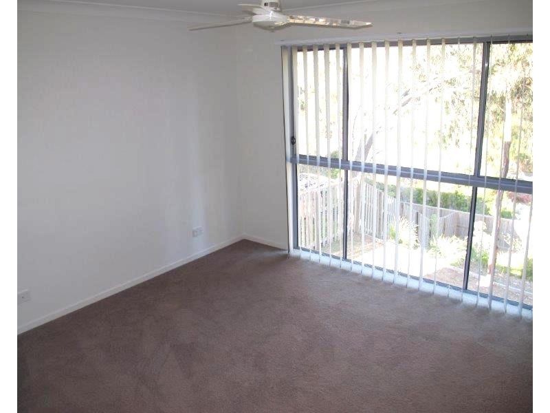 4 Carlsson Place, Kirkwood QLD 4680