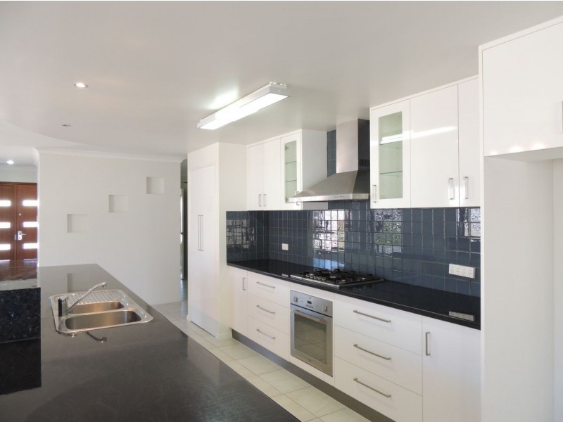 116 PENDA AVENUE, New Auckland QLD 4680