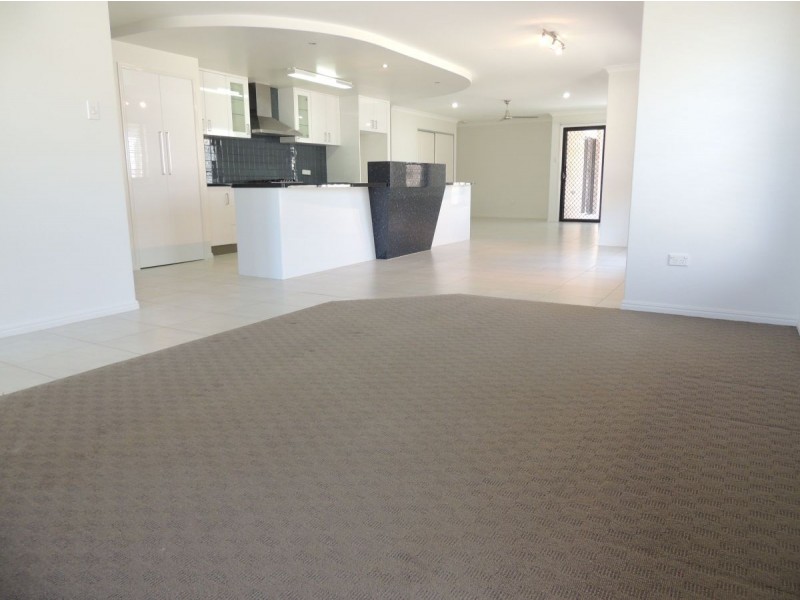 116 PENDA AVENUE, New Auckland QLD 4680