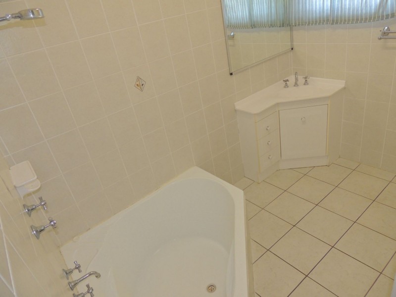15 BOYNE CRESCENT, West Gladstone QLD 4680