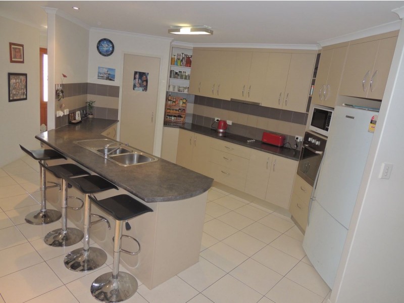 15 JOHNSON STREET, Glen Eden QLD 4680