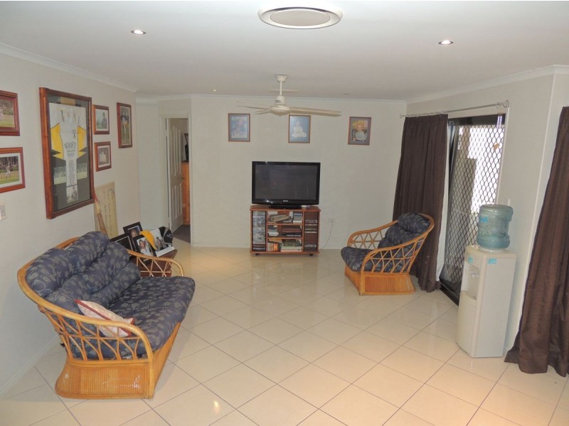 15 JOHNSON STREET, Glen Eden QLD 4680