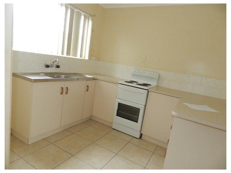 2/37 J Hickey Avenue, Clinton QLD 4680