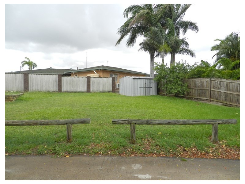 2/37 J Hickey Avenue, Clinton QLD 4680