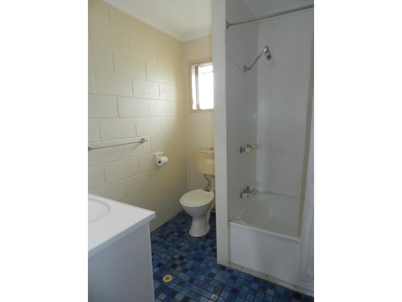 2/37 J Hickey Avenue, Clinton QLD 4680