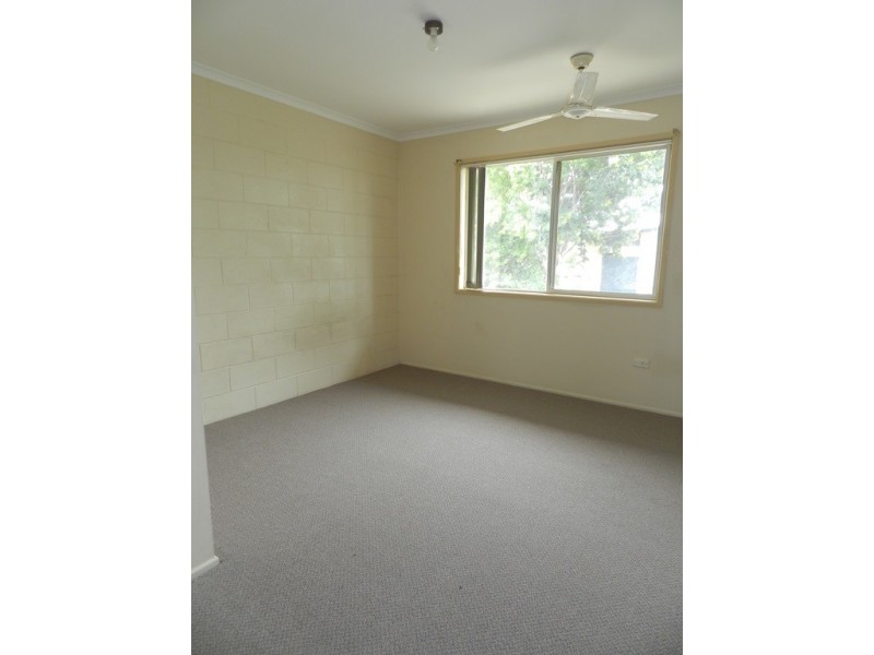 2/37 J Hickey Avenue, Clinton QLD 4680