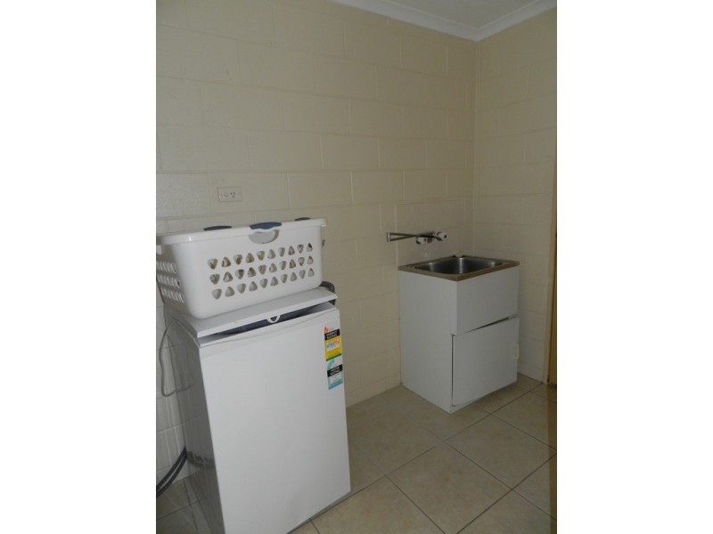 2/37 J Hickey Avenue, Clinton QLD 4680