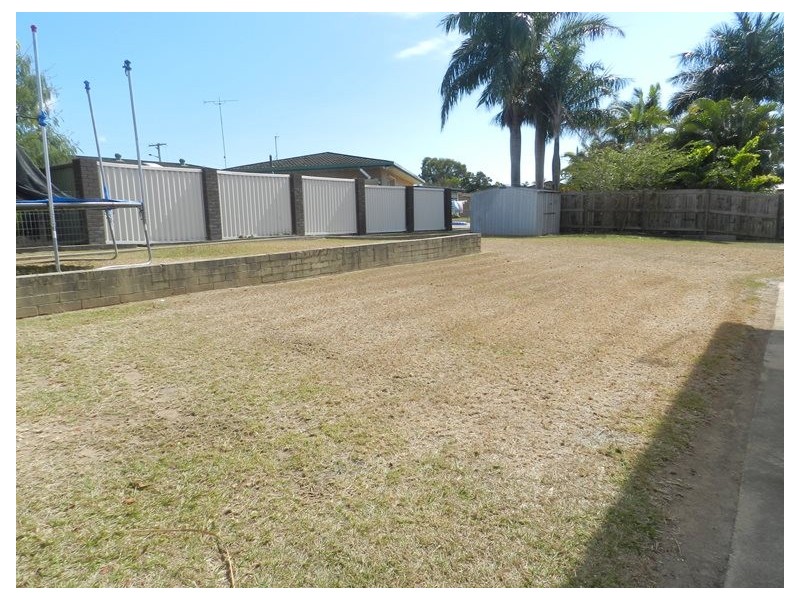 2/37 J Hickey Avenue, Clinton QLD 4680