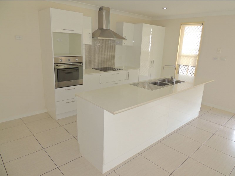 52 BRIFFNEY STREET, Kirkwood QLD 4680