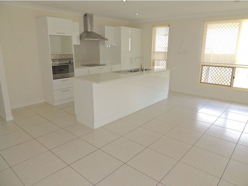 52 BRIFFNEY STREET, Kirkwood QLD 4680