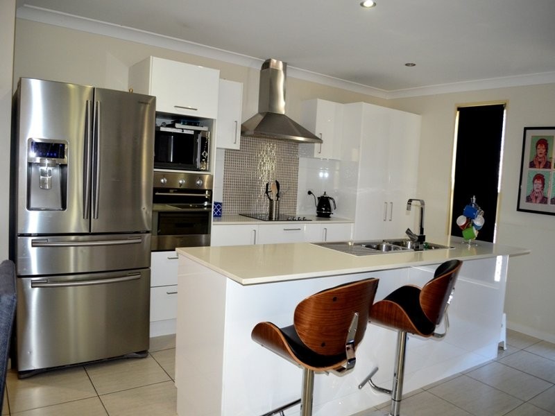 52 BRIFFNEY STREET, Kirkwood QLD 4680