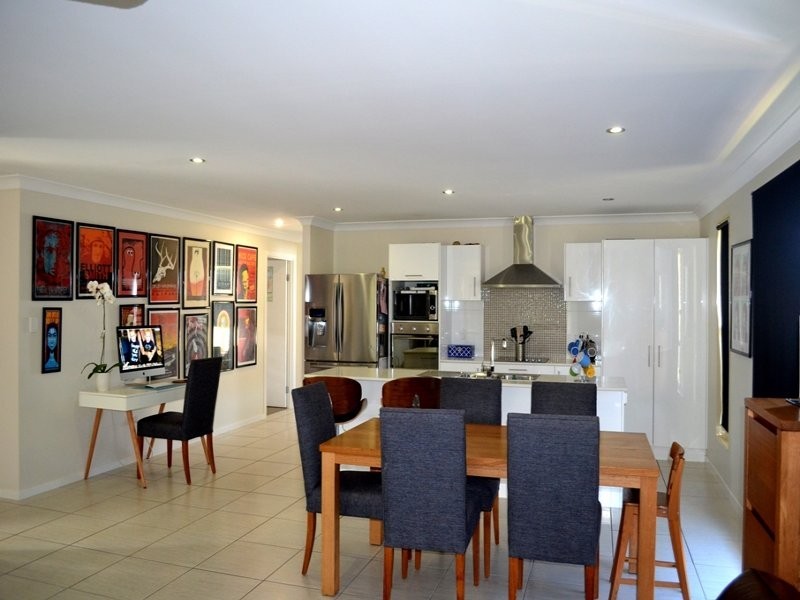 52 BRIFFNEY STREET, Kirkwood QLD 4680