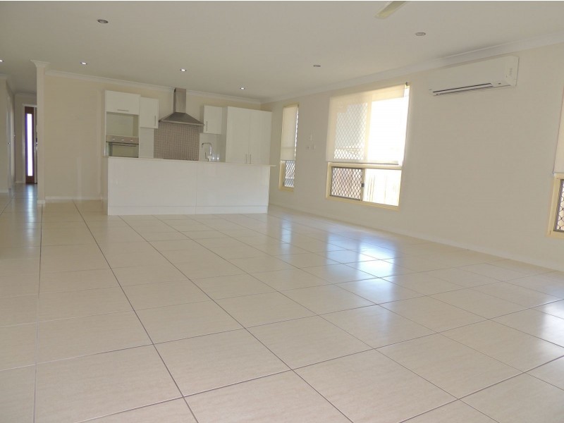 52 BRIFFNEY STREET, Kirkwood QLD 4680