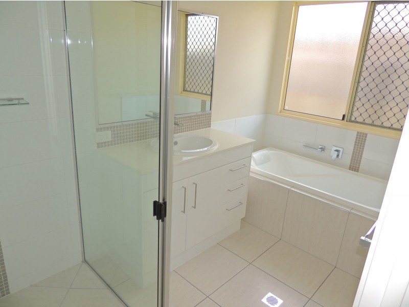 52 BRIFFNEY STREET, Kirkwood QLD 4680