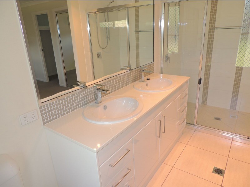 52 BRIFFNEY STREET, Kirkwood QLD 4680