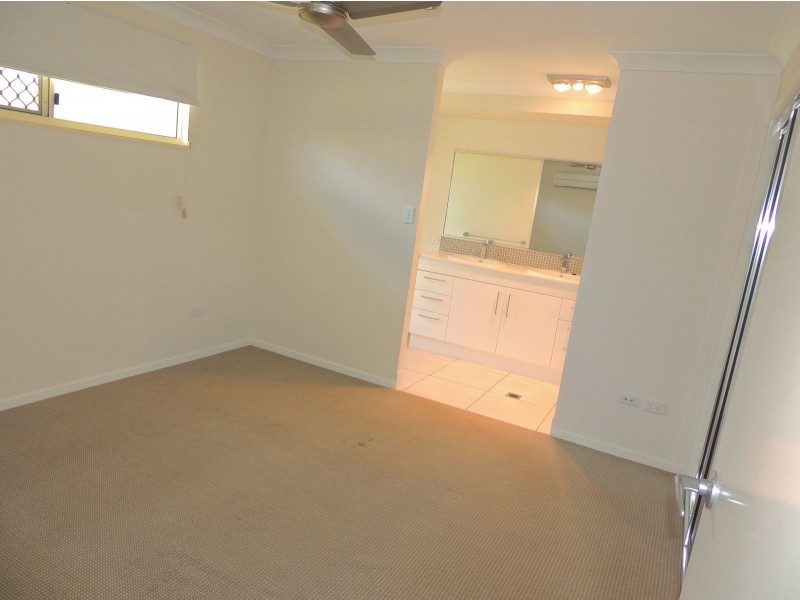 52 BRIFFNEY STREET, Kirkwood QLD 4680