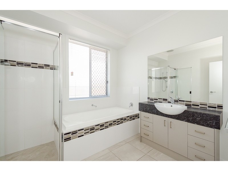 50 Creekview Drive, New Auckland QLD 4680
