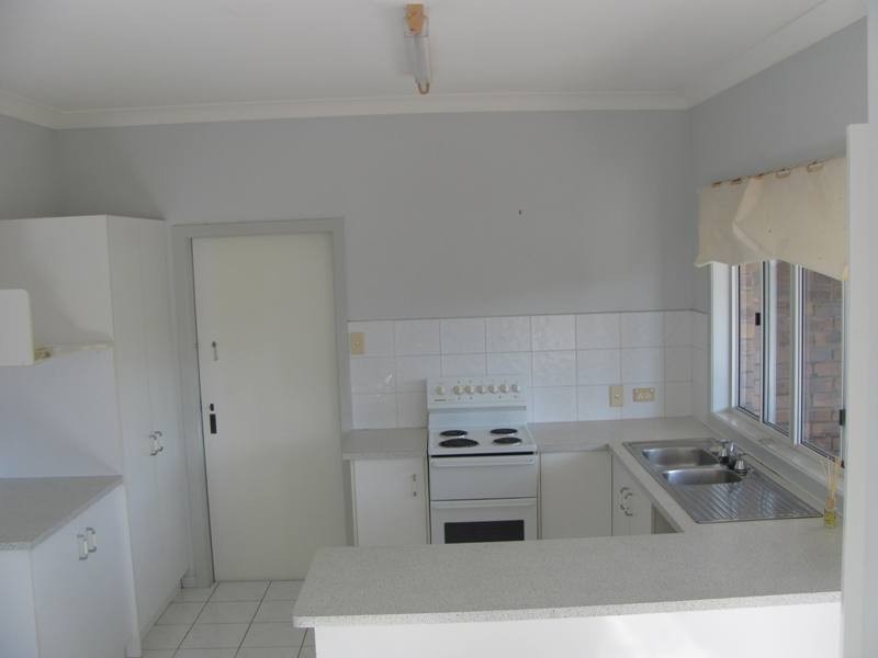 8 Curtis Avenue, Boyne Island QLD 4680