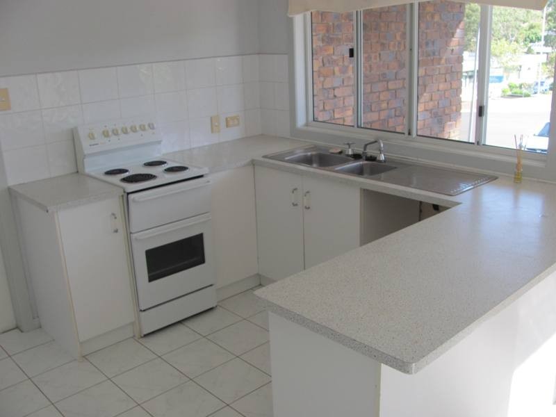 8 Curtis Avenue, Boyne Island QLD 4680