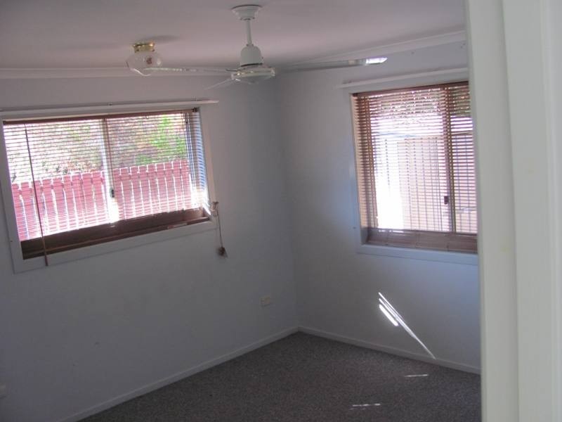 8 Curtis Avenue, Boyne Island QLD 4680