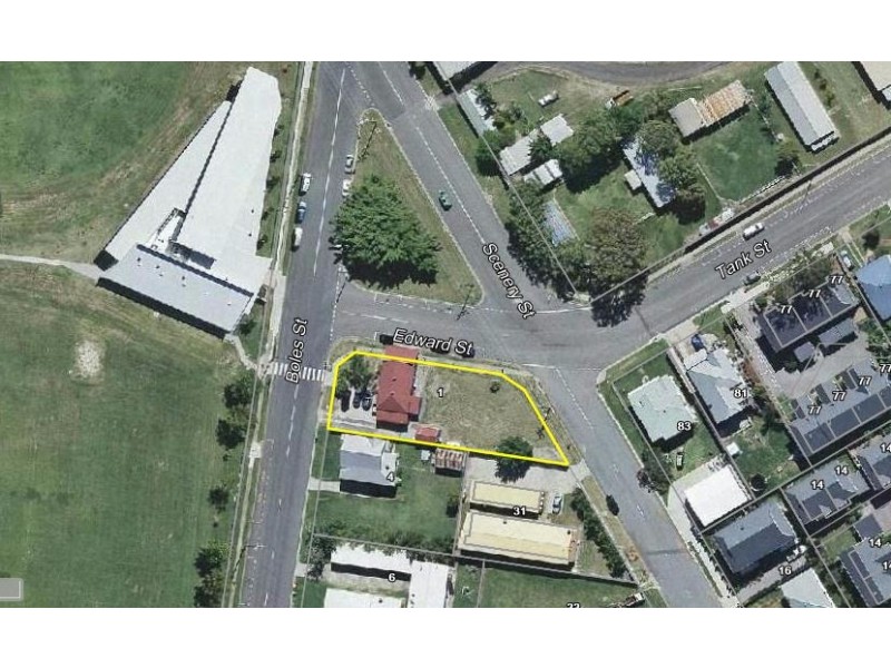 1 EDWARD STREET, West Gladstone QLD 4680