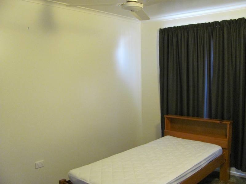 1/17 Malpas Street, Boyne Island QLD 4680