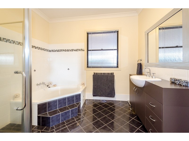 13 Williamson Street, West Gladstone QLD 4680