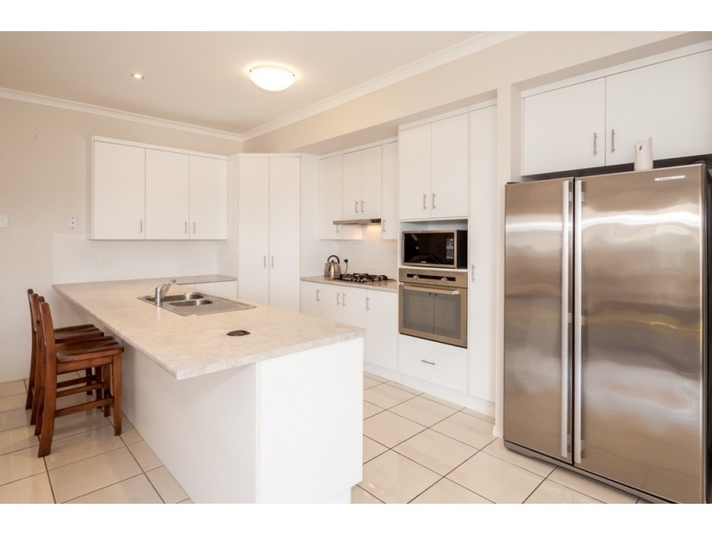 25 Larcom Rise, West Gladstone QLD 4680