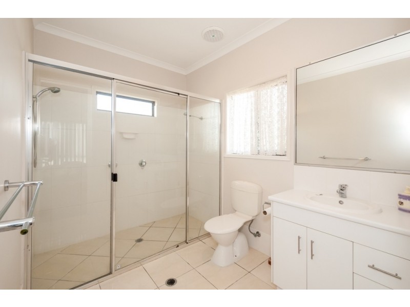 25 Larcom Rise, West Gladstone QLD 4680