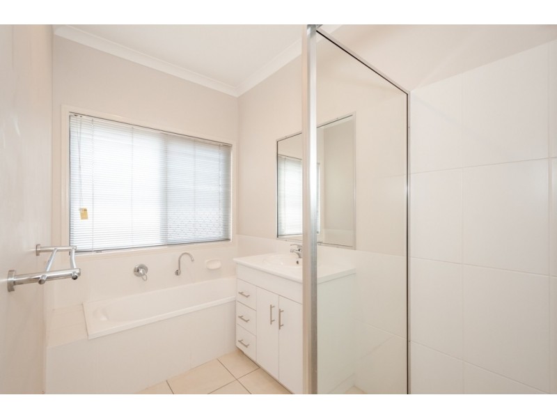 25 Larcom Rise, West Gladstone QLD 4680