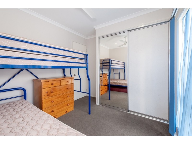 25 Larcom Rise, West Gladstone QLD 4680