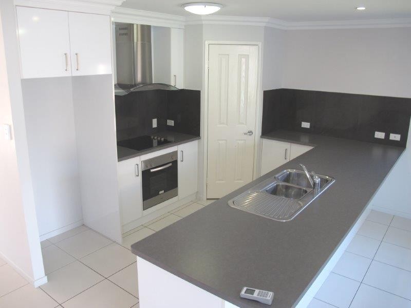 18 Bottlebrush Dr, Kirkwood QLD 4680