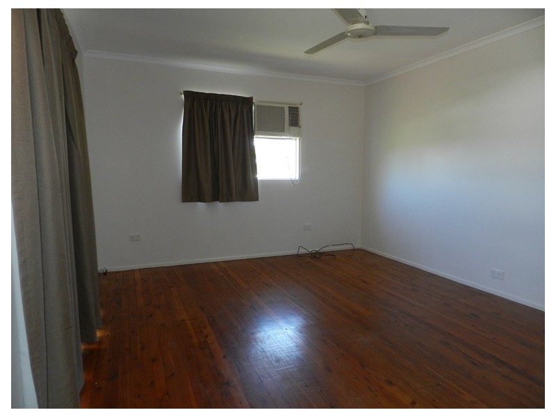 32 Wilson Street, New Auckland QLD 4680