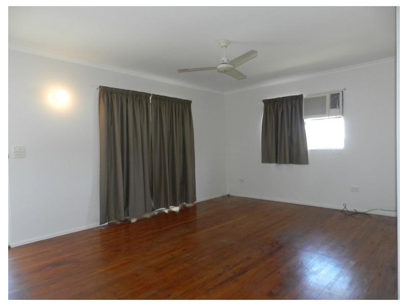 32 Wilson Street, New Auckland QLD 4680