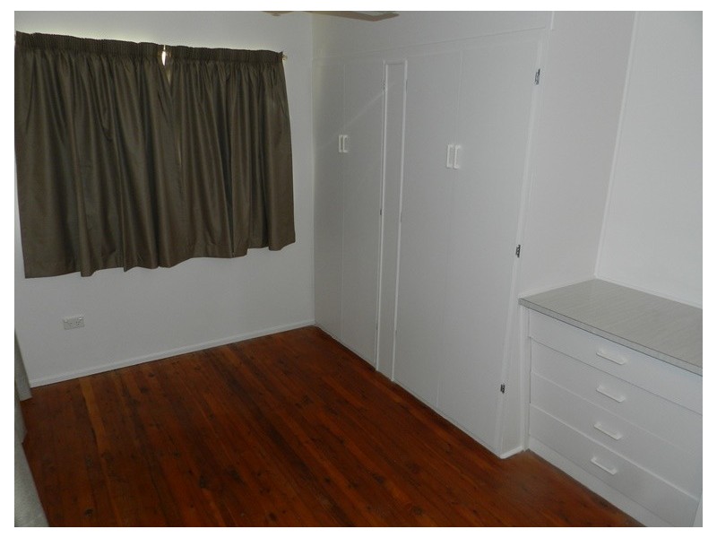 32 Wilson Street, New Auckland QLD 4680