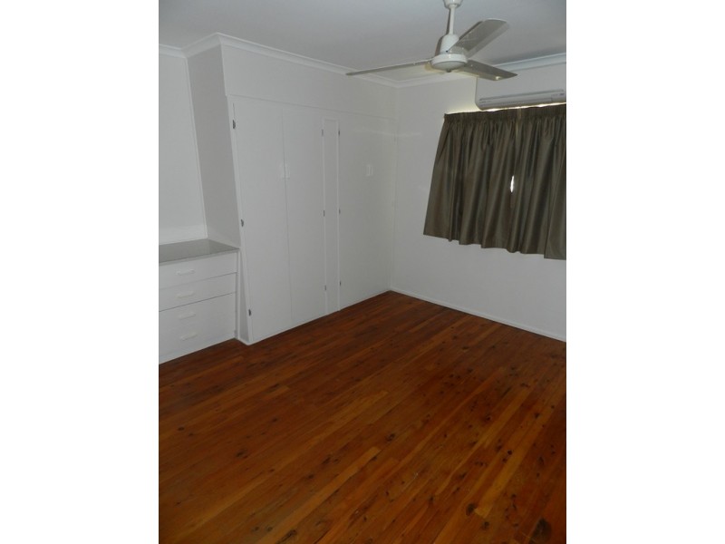 32 Wilson Street, New Auckland QLD 4680