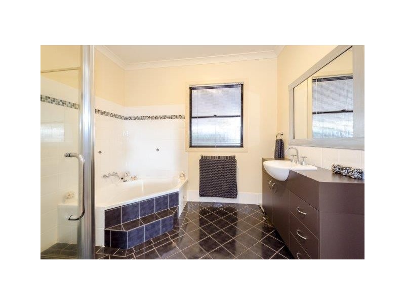 13 Williamson Street, West Gladstone QLD 4680