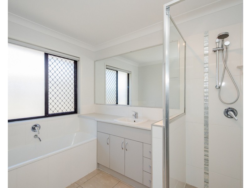 14 Oakdale Drive, Kirkwood QLD 4680