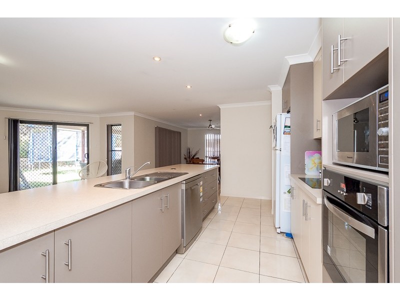 9 Larcom Rise, West Gladstone QLD 4680
