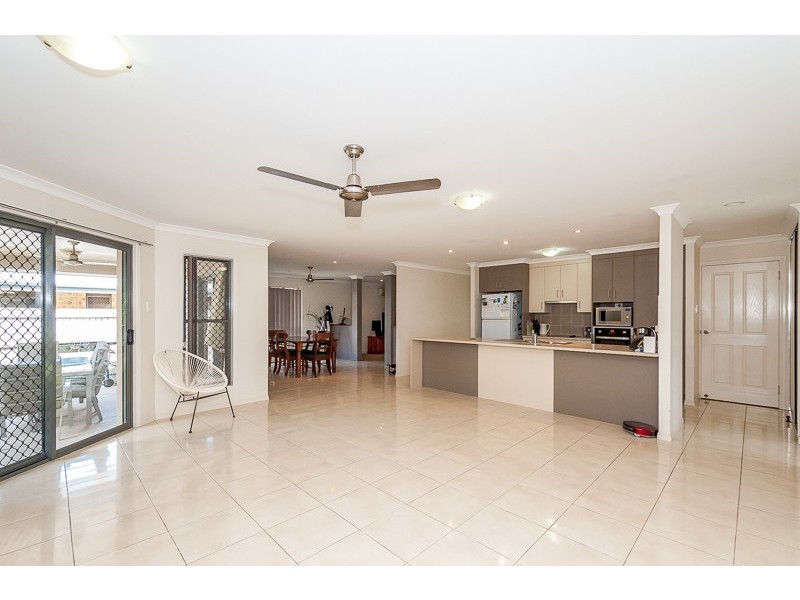 9 Larcom Rise, West Gladstone QLD 4680