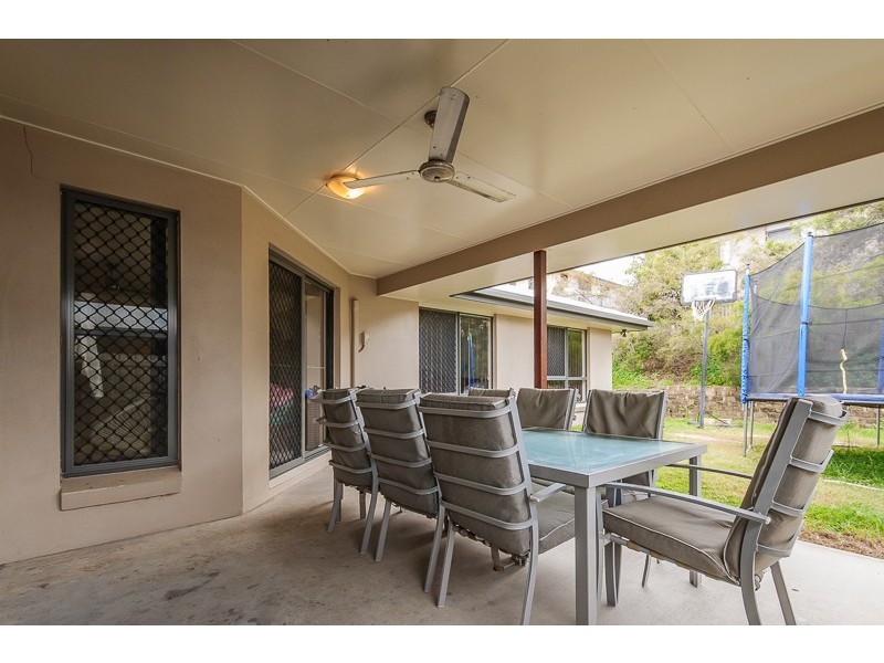 9 Larcom Rise, West Gladstone QLD 4680