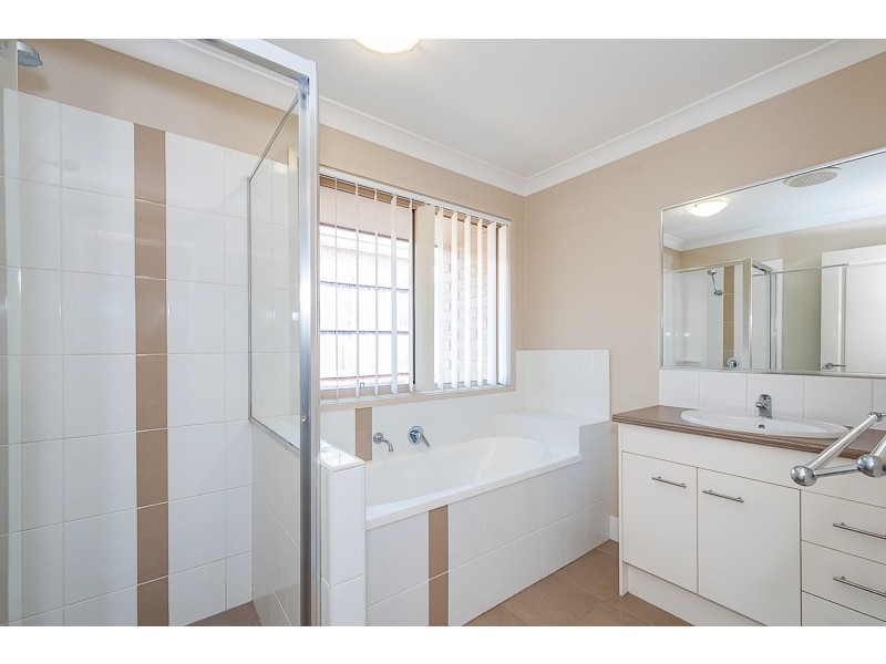 5 Kroombit Terrace, Kirkwood QLD 4680