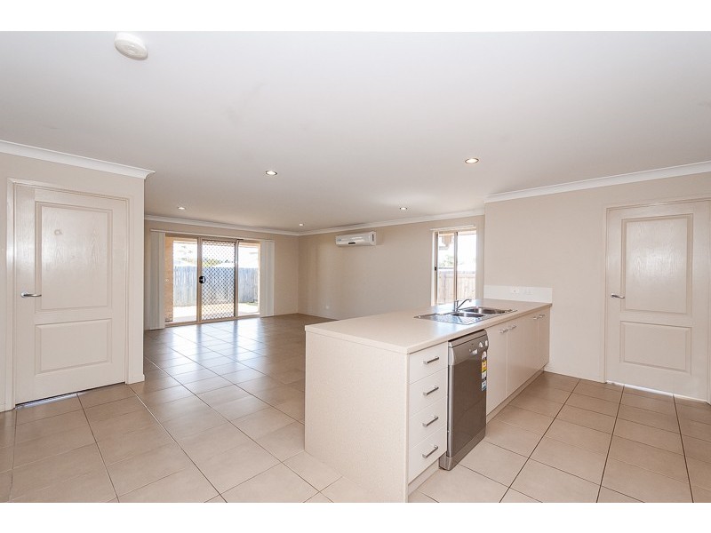 5 Kroombit Terrace, Kirkwood QLD 4680