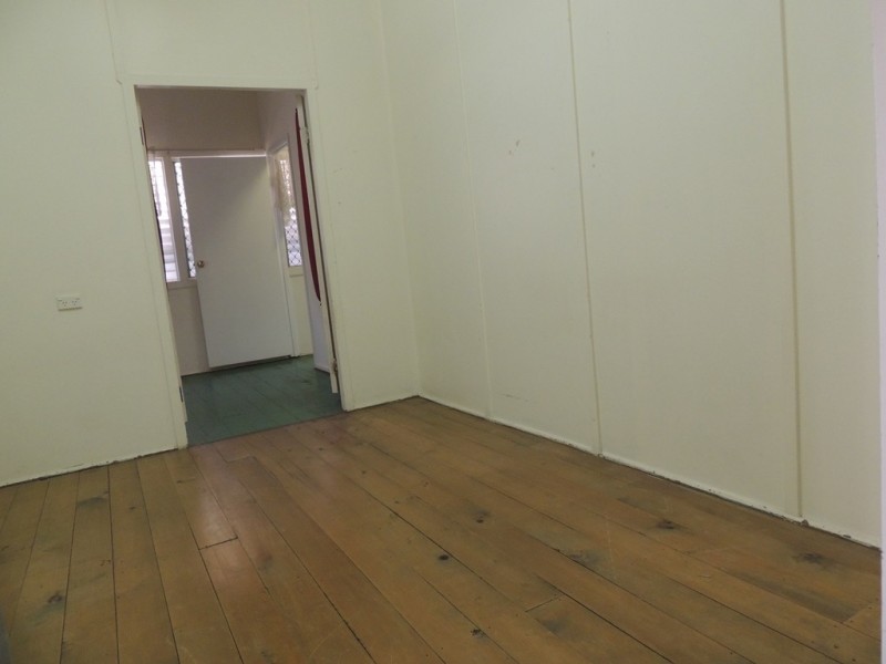 140 AUCKLAND STREET, Gladstone QLD 4680