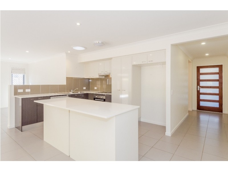 5 CARLSSON PLACE, Kirkwood QLD 4680