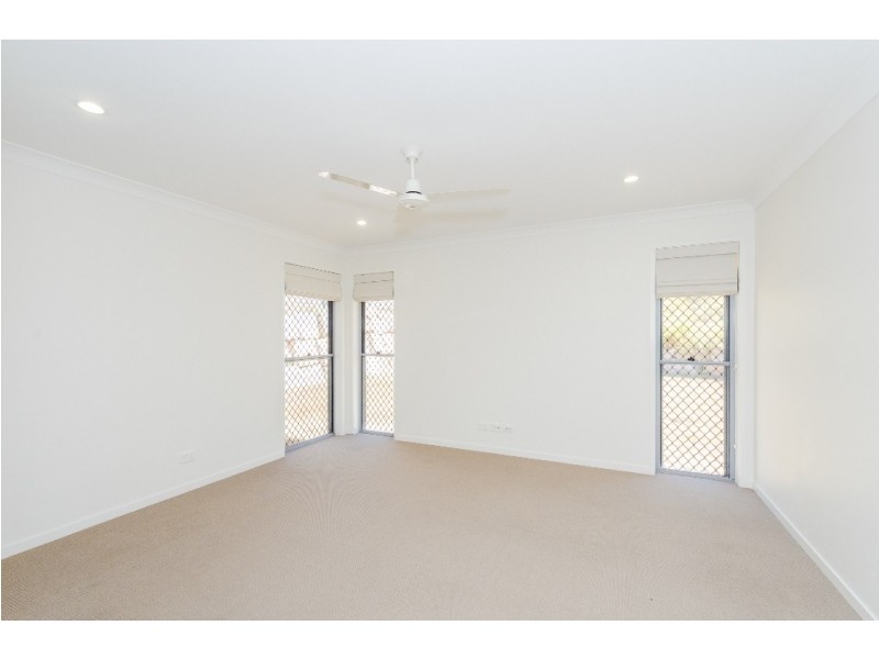 5 CARLSSON PLACE, Kirkwood QLD 4680