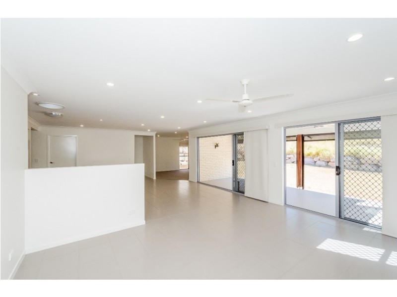 5 CARLSSON PLACE, Kirkwood QLD 4680