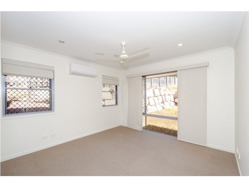 5 CARLSSON PLACE, Kirkwood QLD 4680