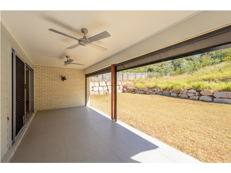5 CARLSSON PLACE, Kirkwood QLD 4680